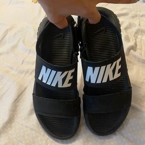 COPY - Nike tanjun sandals